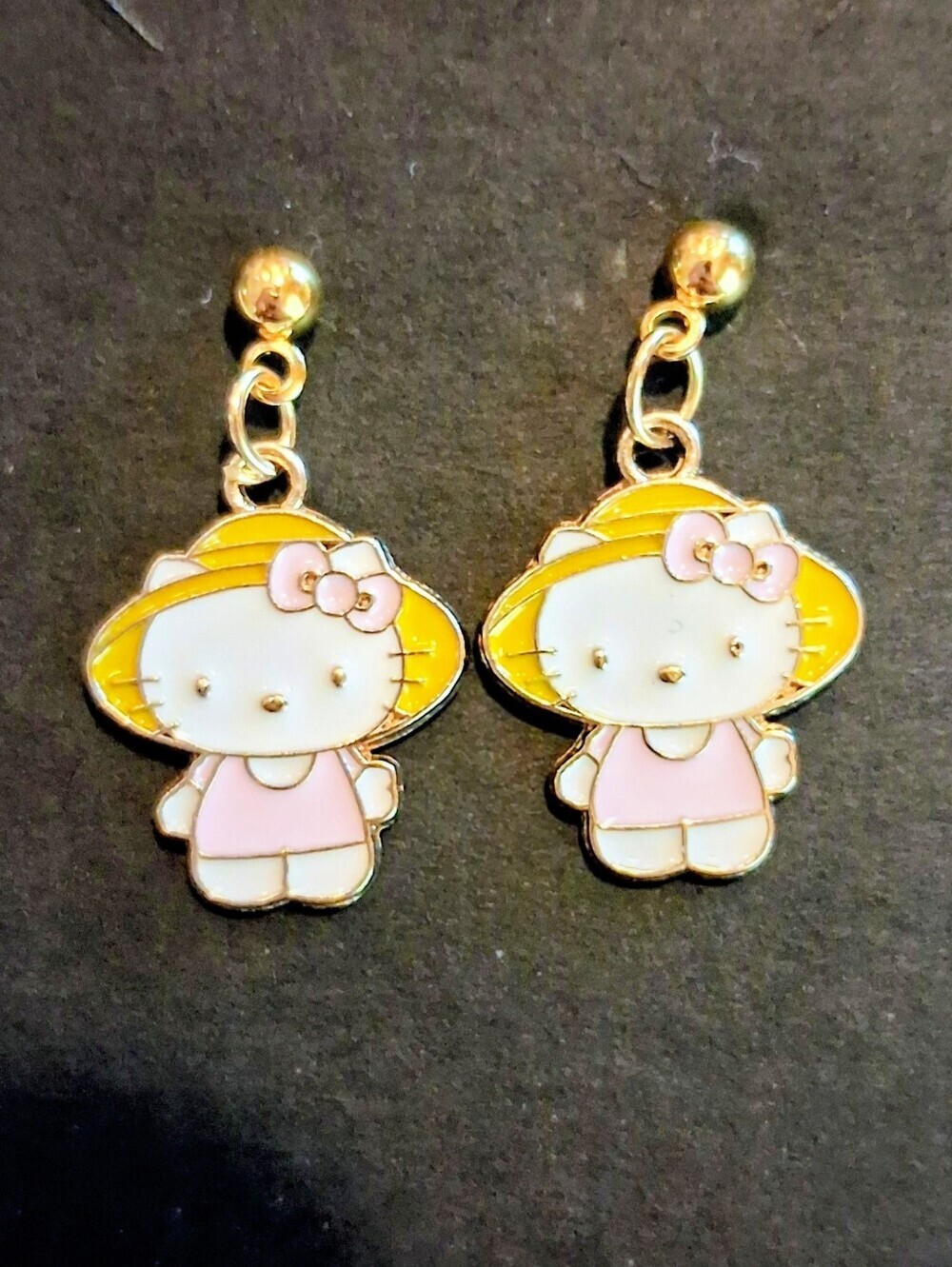 ⭐️HEKLO KITTY STUD EARRINGS⭐️ | $10 OR 3 FOR $25